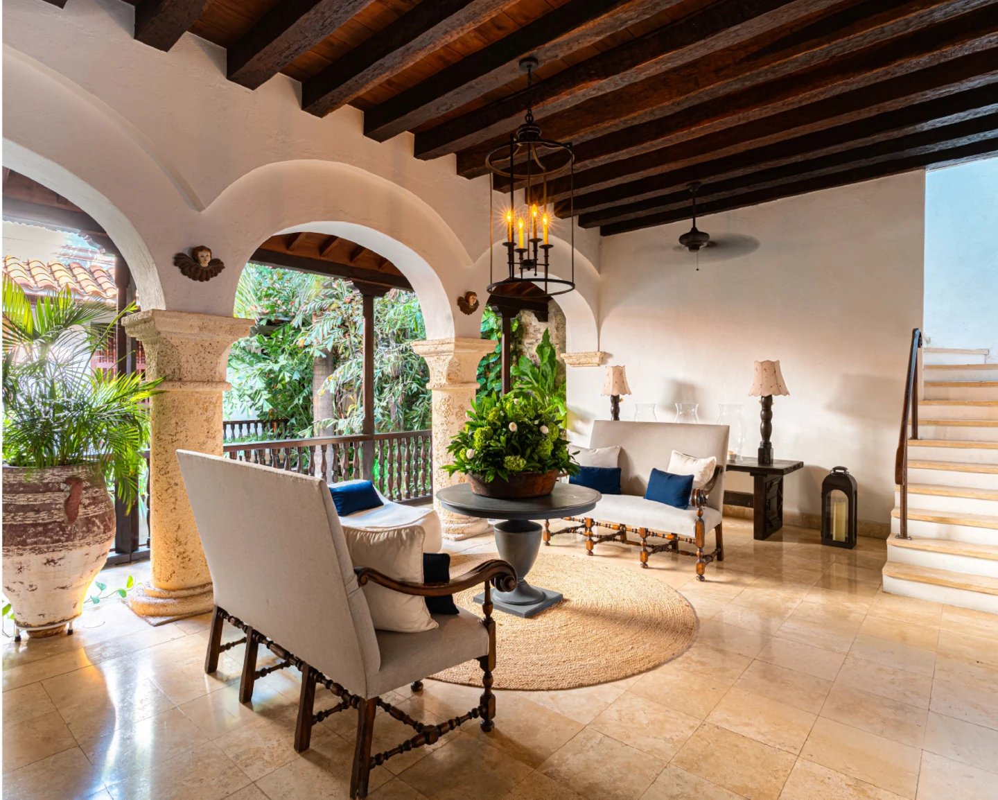 Galería Exterior con Arquería